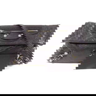 BALENCIAGA Cowhide leather Giant Envelope silver shoulder bag Shoulder Bag Black Blk Calfskin: Item Name: BALENCIAGA Cowhide leather Giant Envelope silver shoulder bag Shoulder Bag Black Blk Calfskin (cowhide) 327079.1000 Brand: BALENCIAGA Model No.: 327079.1 Size: x W:31.5cmH:18.5cm(W:12.4 inc