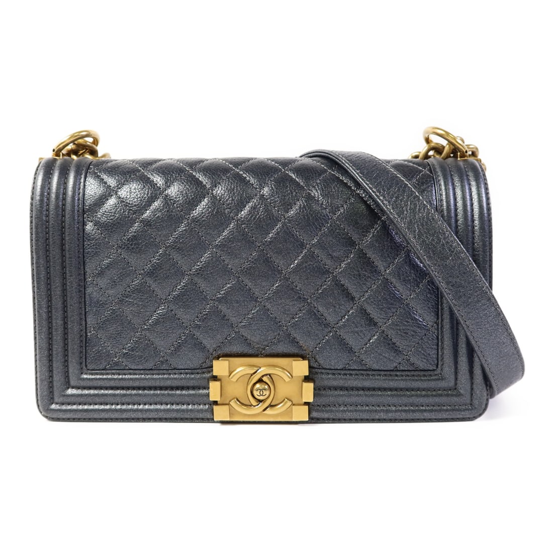 CHANEL Blue Blue Cowhide leather Boy 25 gold crossbody shoulder bag Shoulder Bag Calfskin (cowhide): Item Name: CHANEL Blue Blue Cowhide leather Boy 25 gold crossbody shoulder bag Shoulder Bag Calfskin (cowhide) Brand: CHANEL Model No.: A67086 Size: x W:25cmH:14cm x D:8cm(W:9.8 inch x H:5.5 inch x D: