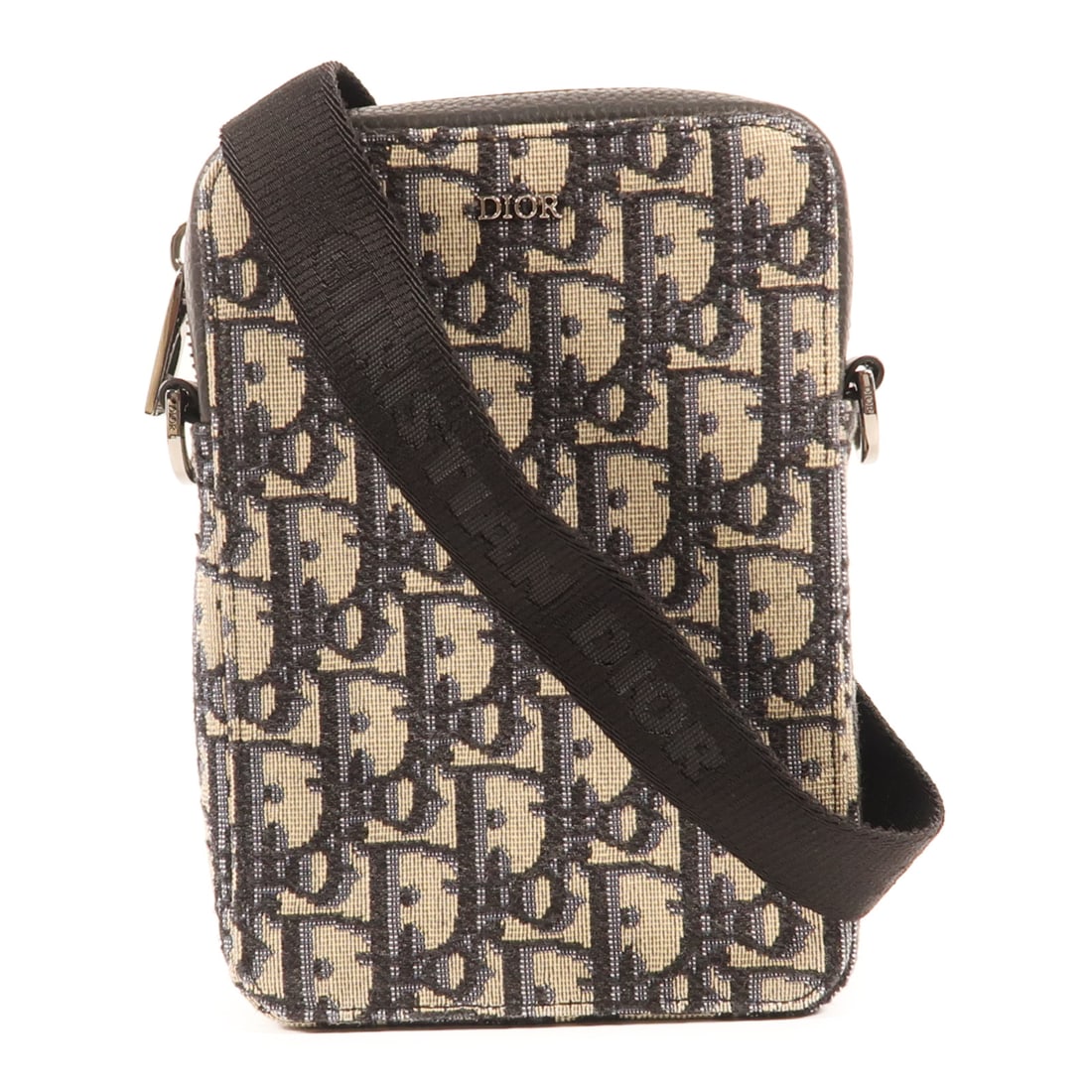 Dior Canvas Shoulder Bag Silver Shoulder Bag Shoulder Bag Blue Blue canvas: Item Name: Dior Canvas Shoulder Bag Silver Shoulder Bag Shoulder Bag Blue Blue canvas Brand: Dior Model No.: Size: x W:12cmH:17.5cm x D:4.5cm(W:4.7 inch x H:6.9 inch x D:1.8 inch )Shoulder?80 - 112cm(