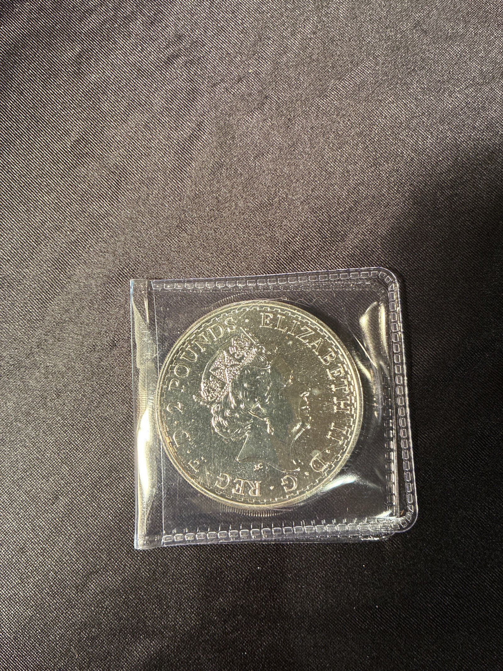 2016 Great Britain £2 Silver Britannia 1 ounce .999 fine: looks to be uncirculated or proof 2016 Great Britain £2 Silver Britannia – 1 oz .999 Fine Silver Weight: 31.21 g Purity: .999 silver Pure silver: 1 troy ounce Diameter: 38.61 mm Features the u