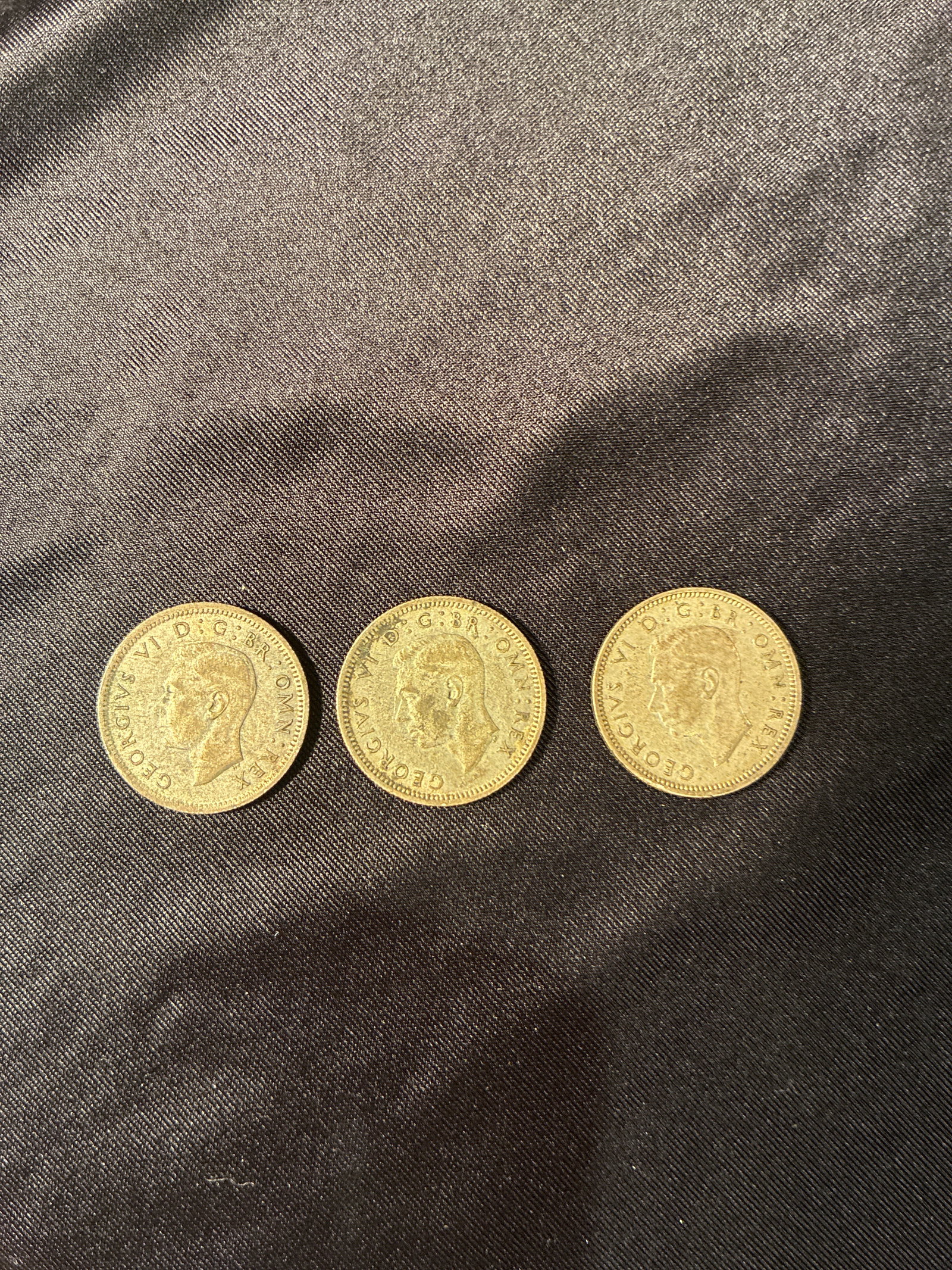 Lot of 3 - 1943 British Sixpence - .500 fine silver: Lot of 3 — 1943 United Kingdom Sixpence – .500 Fine Silver Composition: .500 silver, .500 copper Weight (each): 2.83 g Pure silver (each): 1.41 g Total pure silver (3 coins): 4.23 g Diameter: 19.4
