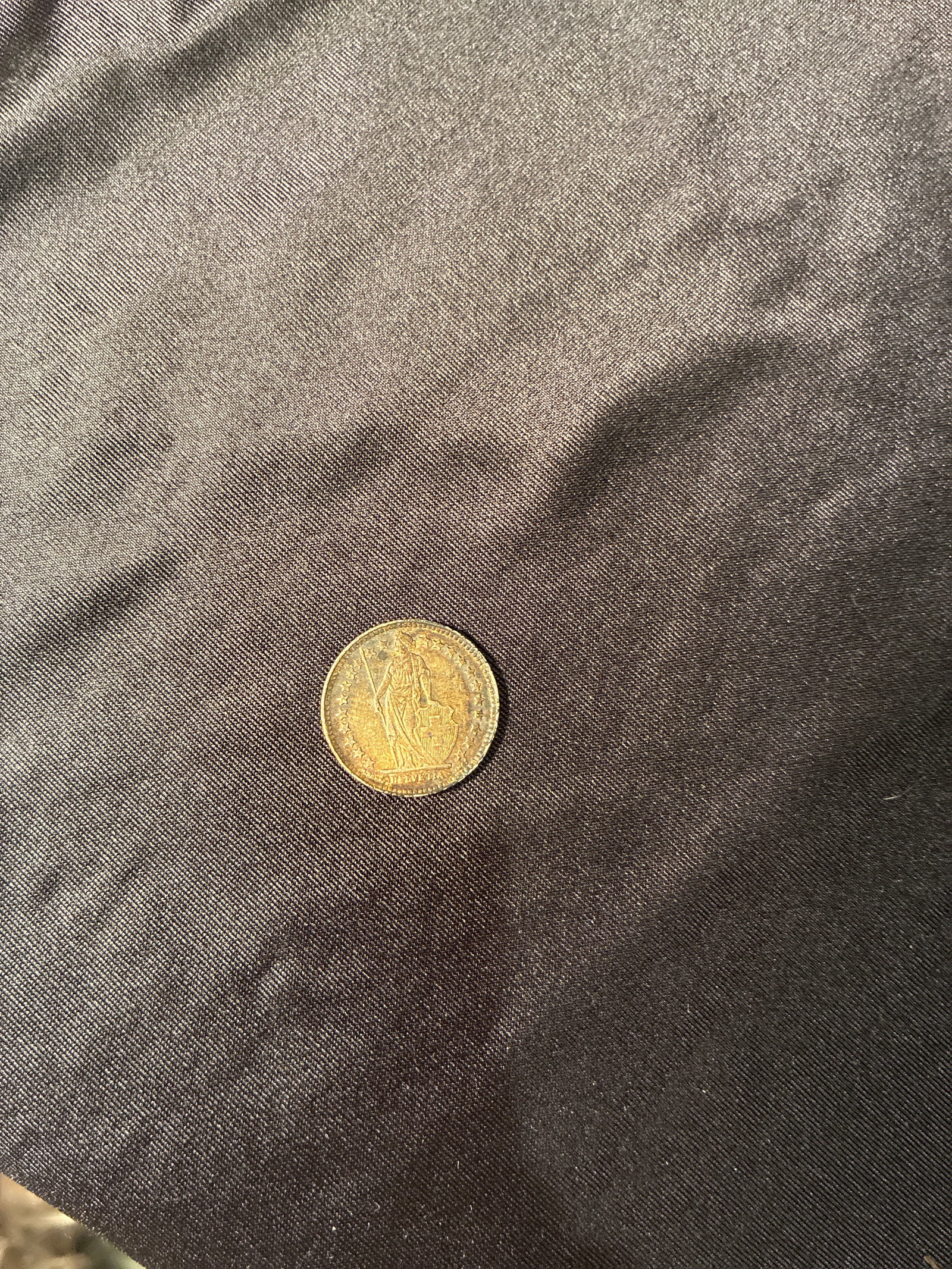 1952 Switzerland 1/2 Franc - .835 fine silver: 1952 Switzerland ½ Franc – .835 Fine Silver Weight: 2.50 g Purity: .835 silver Pure silver: 2.09 g Diameter: 18.2 mm Thickness: ~1.2 mm Obverse: Helvetia standing with shield Reverse: Denomin