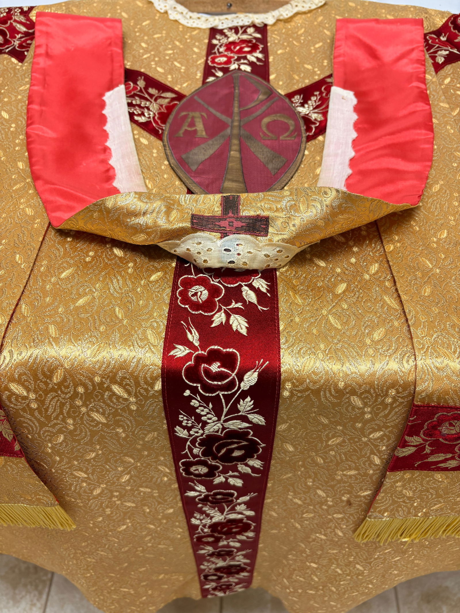 Antique Catholic Chasuble with Stole: Antique chasuble accompanied by its original matching stole.Richly decorated with traditional Christian symbolism and fine embroidery.The set is complete, clean, and well preserved, offering both hist