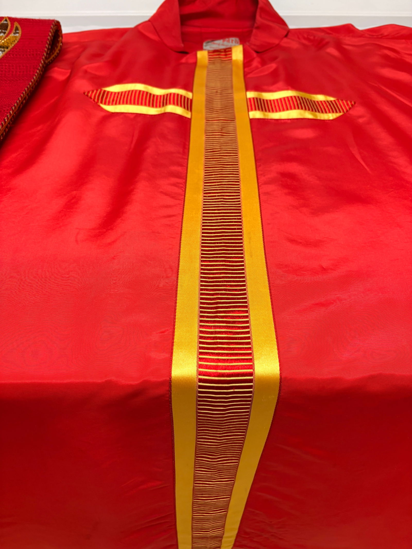 Red Antique Catholic Chasuble: Classic red chasuble in very clean condition, beautifully preserved. Elegant gold orphrey with matching stole, made in Canada (Gaspard / Éloire). Rich liturgical red symbolizes the Holy Spirit, marty