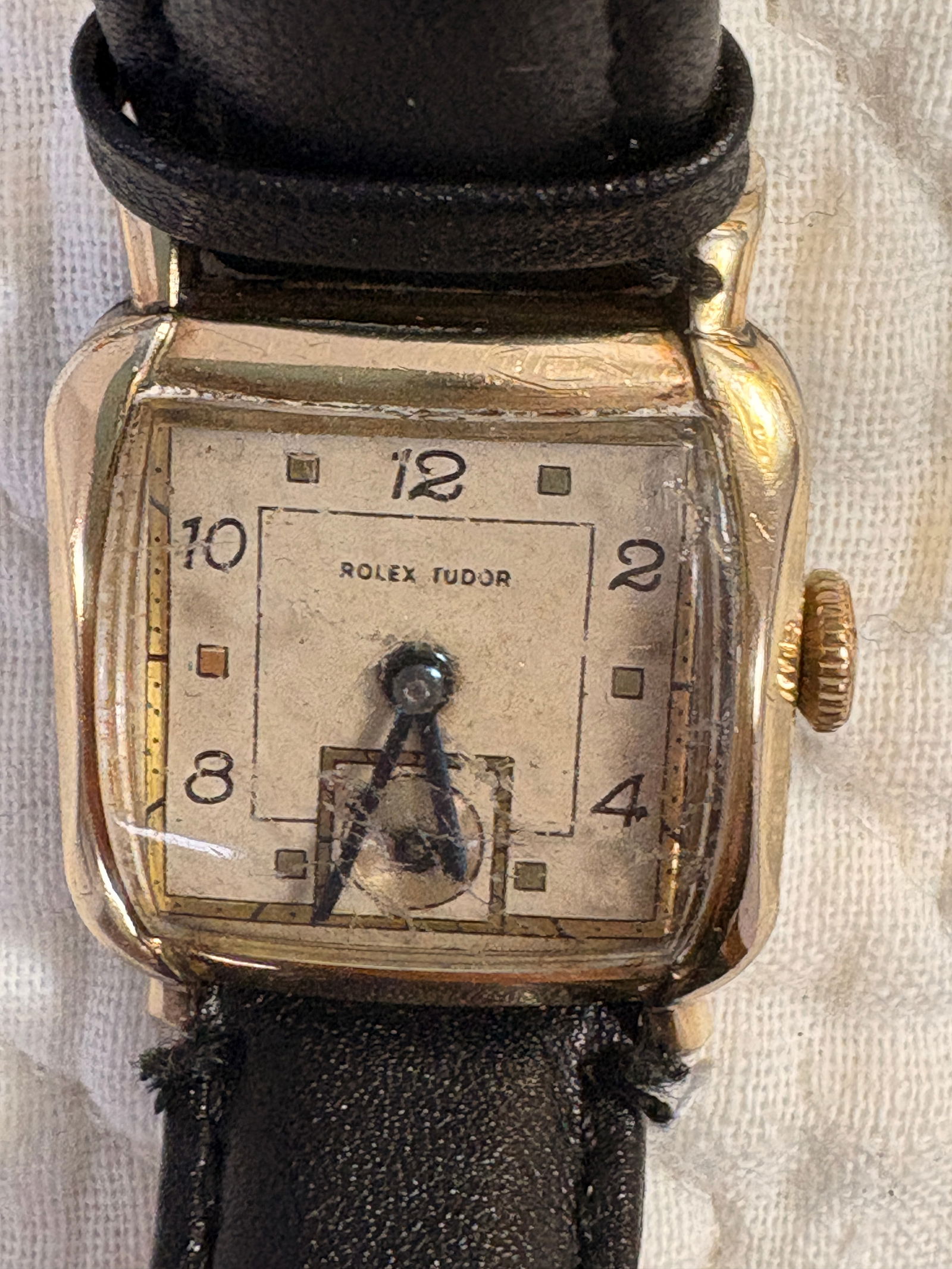 Vintage Omega Ladies Manual Wind Wristwatch, Gold-Tone Case: Vintage Omega ladies wristwatch with manual wind movement. Rectangular/oval gold-tone case, minimalist dial with applied hour markers and Omega logo. Case back with engraved serial number. Watch shows