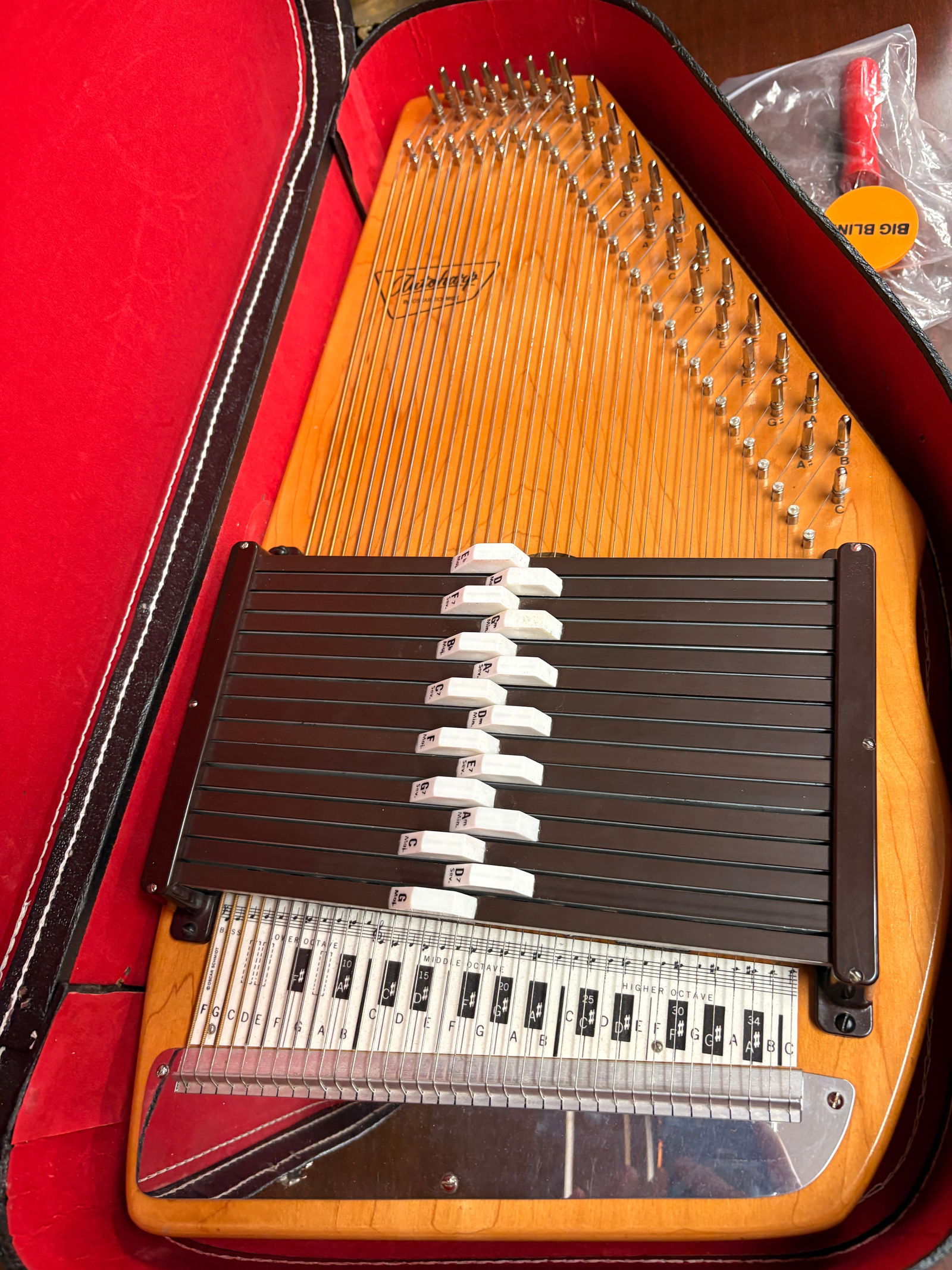 Vintage Oscar Schmidt Autoharp with Case: Vintage Oscar Schmidt Autoharp, featuring a maple soundboard and steel strings, known for its warm tone and classic folk design. Housed in its original hard case with red felt interior.Includes