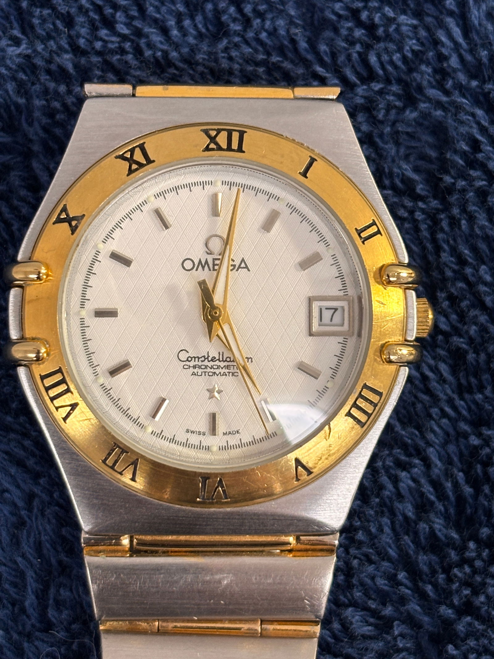 Omega Constellation Chronometer Automatic Wristwatch: classic Omega Constellation Chronometer Automatic wristwatch featuring a two-tone stainless steel and gold-tone case with Roman numeral bezel. The silver-tone dial is signed Omega with applied hour