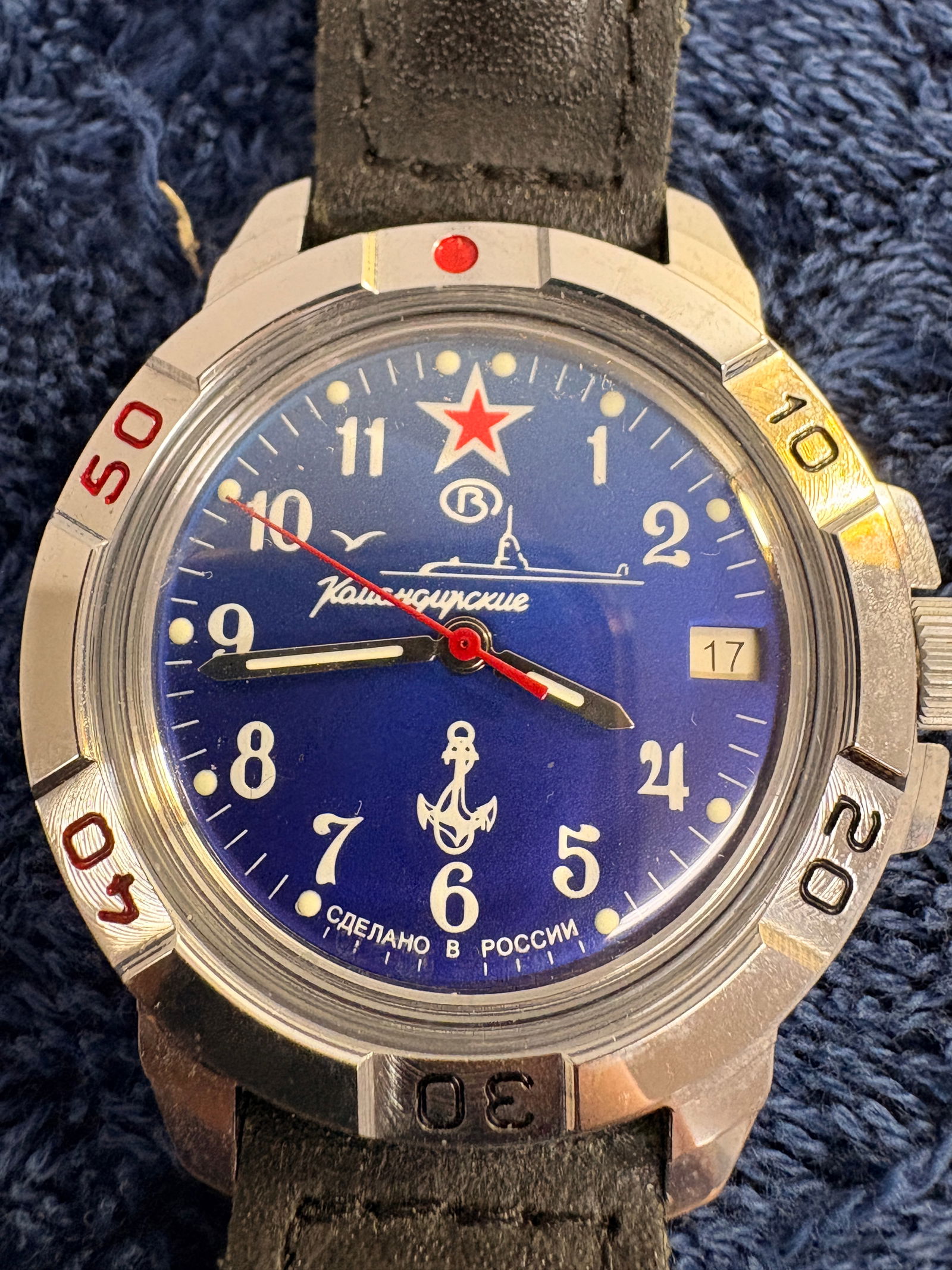 Vostok Komandirskie Russian Military Mechanical Watch – Blue Dial: Condition: Very good. Appears lightly worn.Movement: Mechanical (manual wind)Origin: Made in RussiaStyle: Military diver styleCase Size: ~40 mmNotes: Popular Russian military watch. Clean dial.