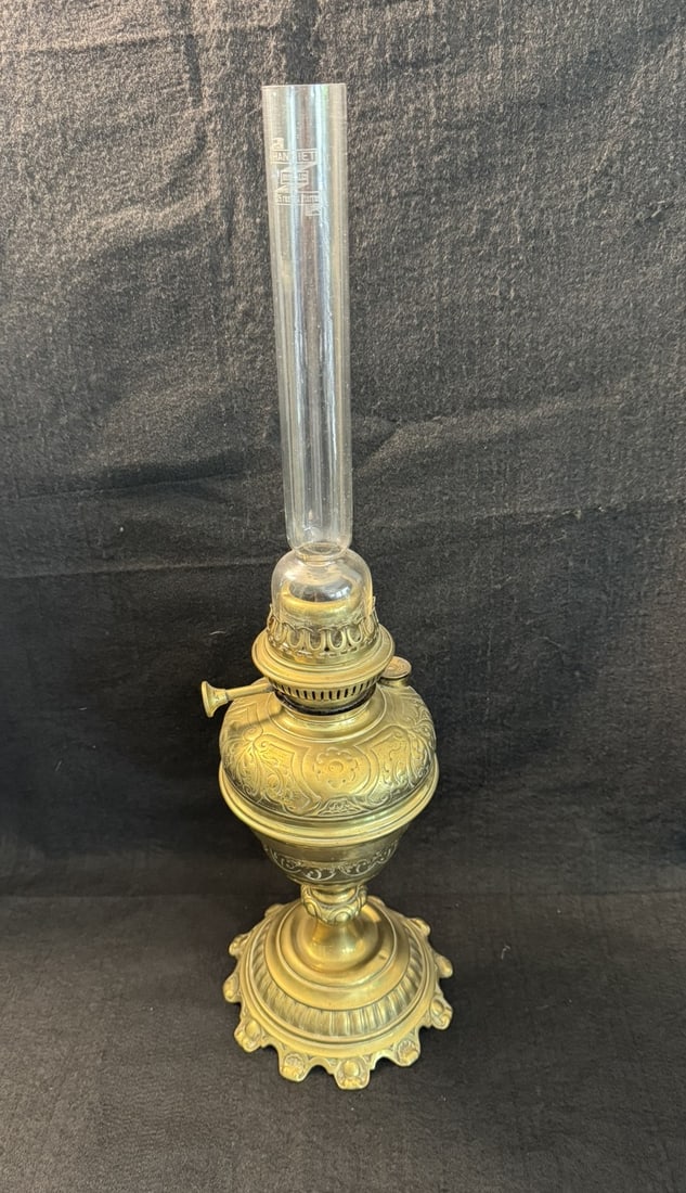 Antique Brass Oil Lamp - Belgian "La Lueur" Burner with Chimney: Offered here is a beautifully ornate antique brass oil lamp featuring a Belgian-made burner marked “La Lueur 18 Bté S.G.D.G. Belgique.” This classic kerosene/paraffin lamp exhibits finely det