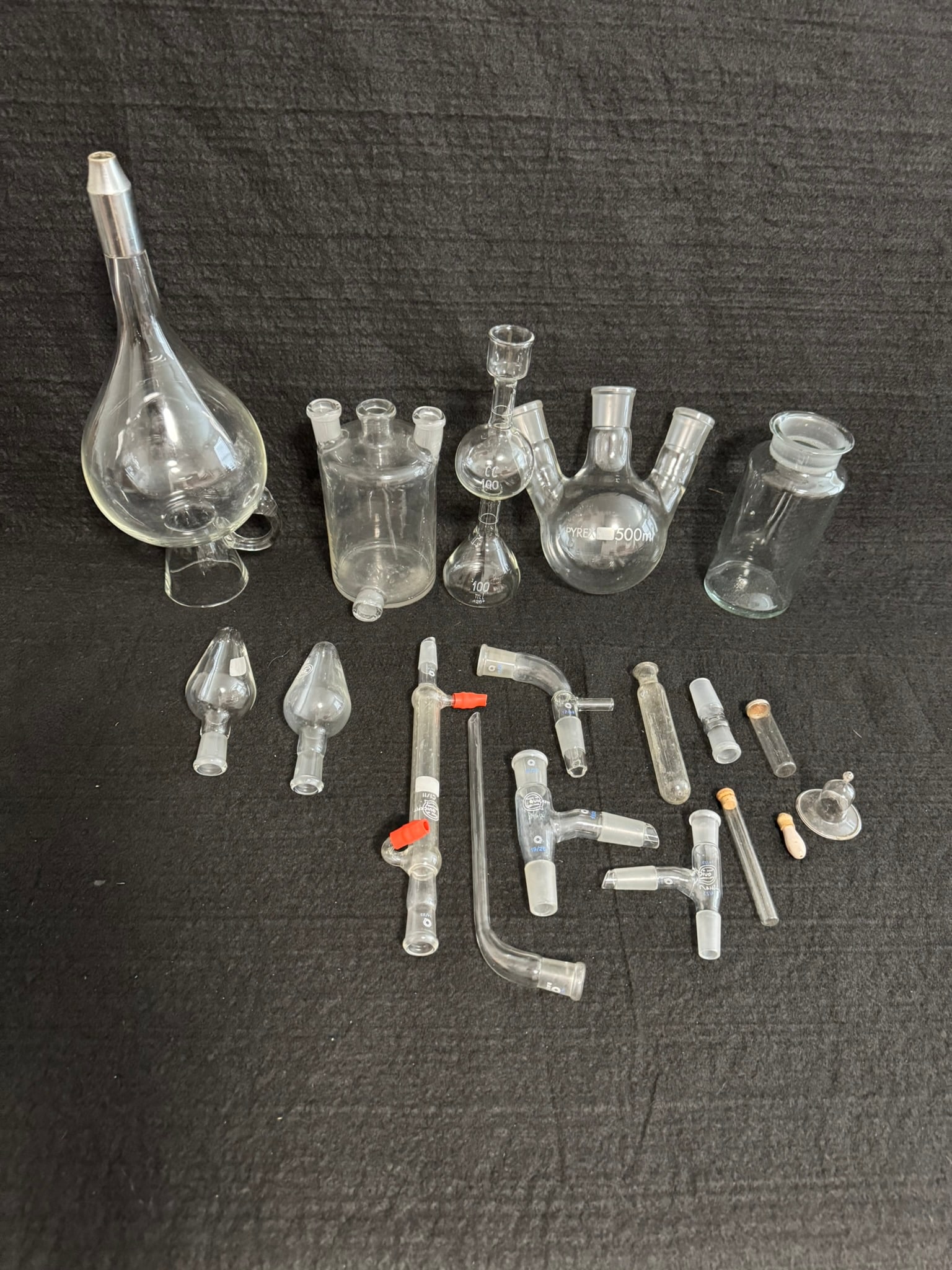 Vintage Chemistry Glassware Lot – 18 Pieces Incl. Pyrex & West Germany Joints: Vintage Chemistry Lab Glassware Lot – 18 Pieces Includes: Distillation adapters, stoppers, 3-neck flasks, test tubes, condensers, and jointed lab connectors Notable Brands: Pyrex, West Germany Condi