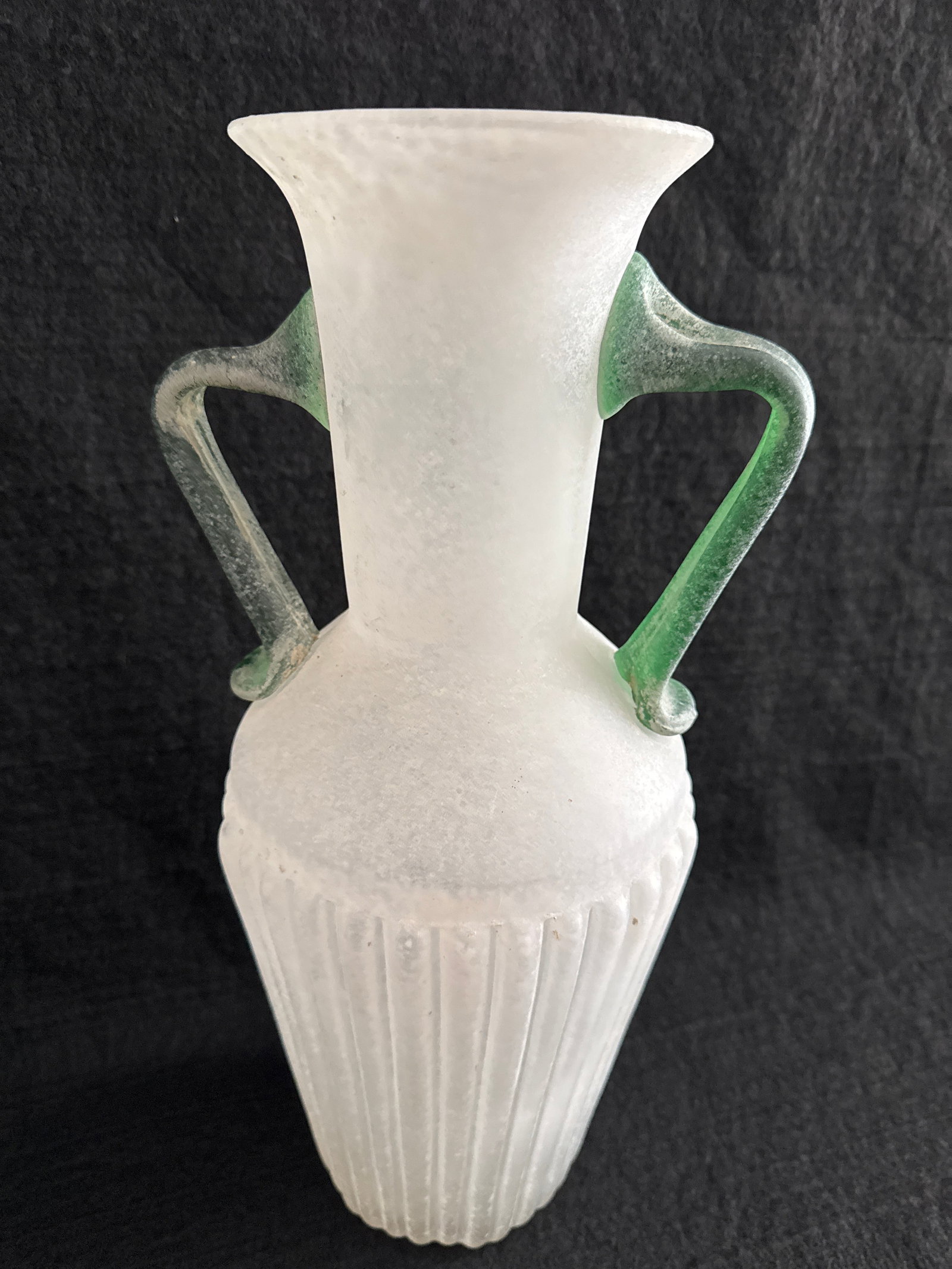 Frosted Art Glass Amphora Vase with Green Handles (16") – Roman Revival Style: Frosted Art Glass Amphora Vase with Green Handles (16") – Roman Revival Style This striking 16-inch tall frosted art glass vase features a classic amphora form, highlighted by applied green handles 