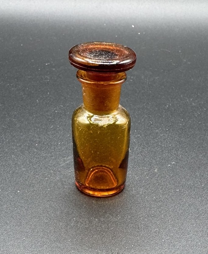 Miniature Amber Apothecary Sample Bottle – 2.5": This is a charming 2.5-inch tall amber glass apothecary bottle, complete with its original flat-top ground glass stopper. Features include: Rich amber glass for light-sensitive contents Ground neck an