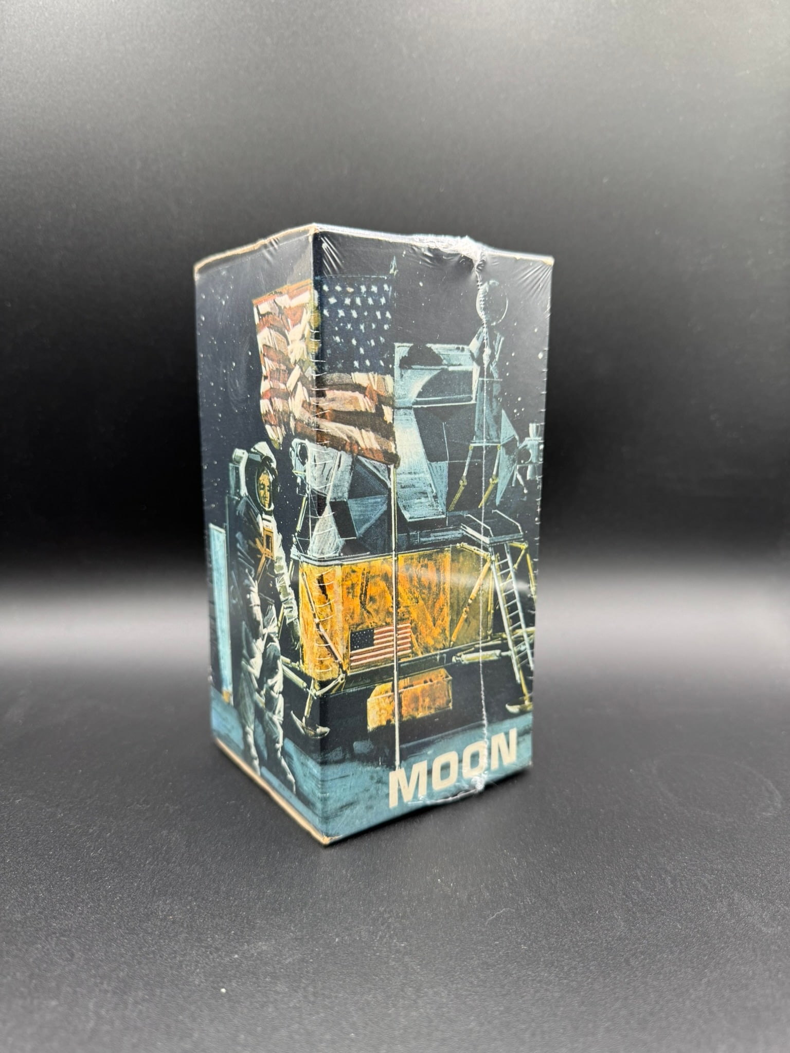 Vintage Avon Moon Flight Game gift set,featuring space-themed packaging (1 of 3)