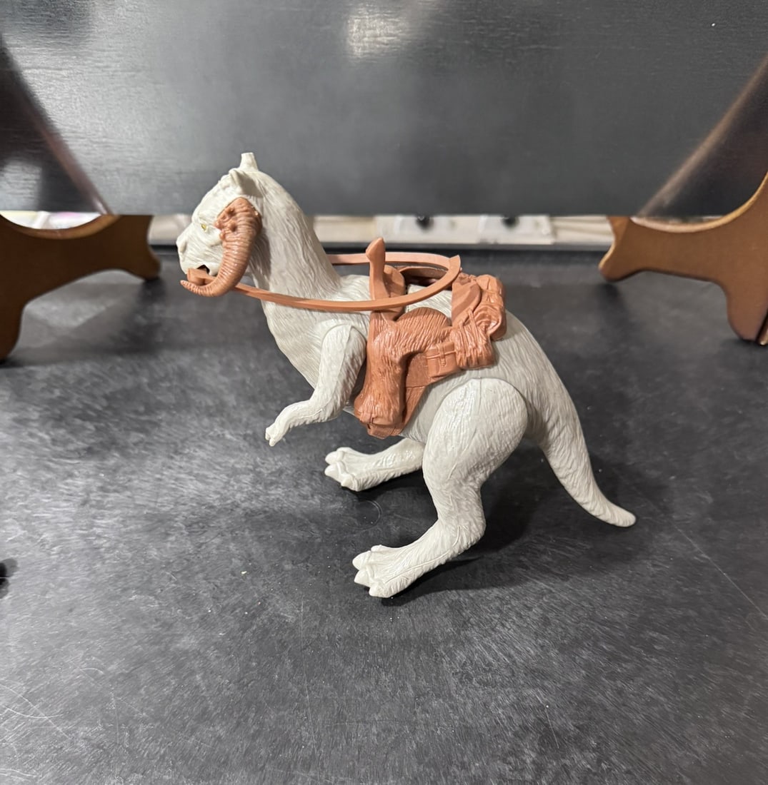 Star Wars Tauntaun Creature w/ Saddle (Vintage) Original vintage Star Wars Tauntaun creature (1 of 3)