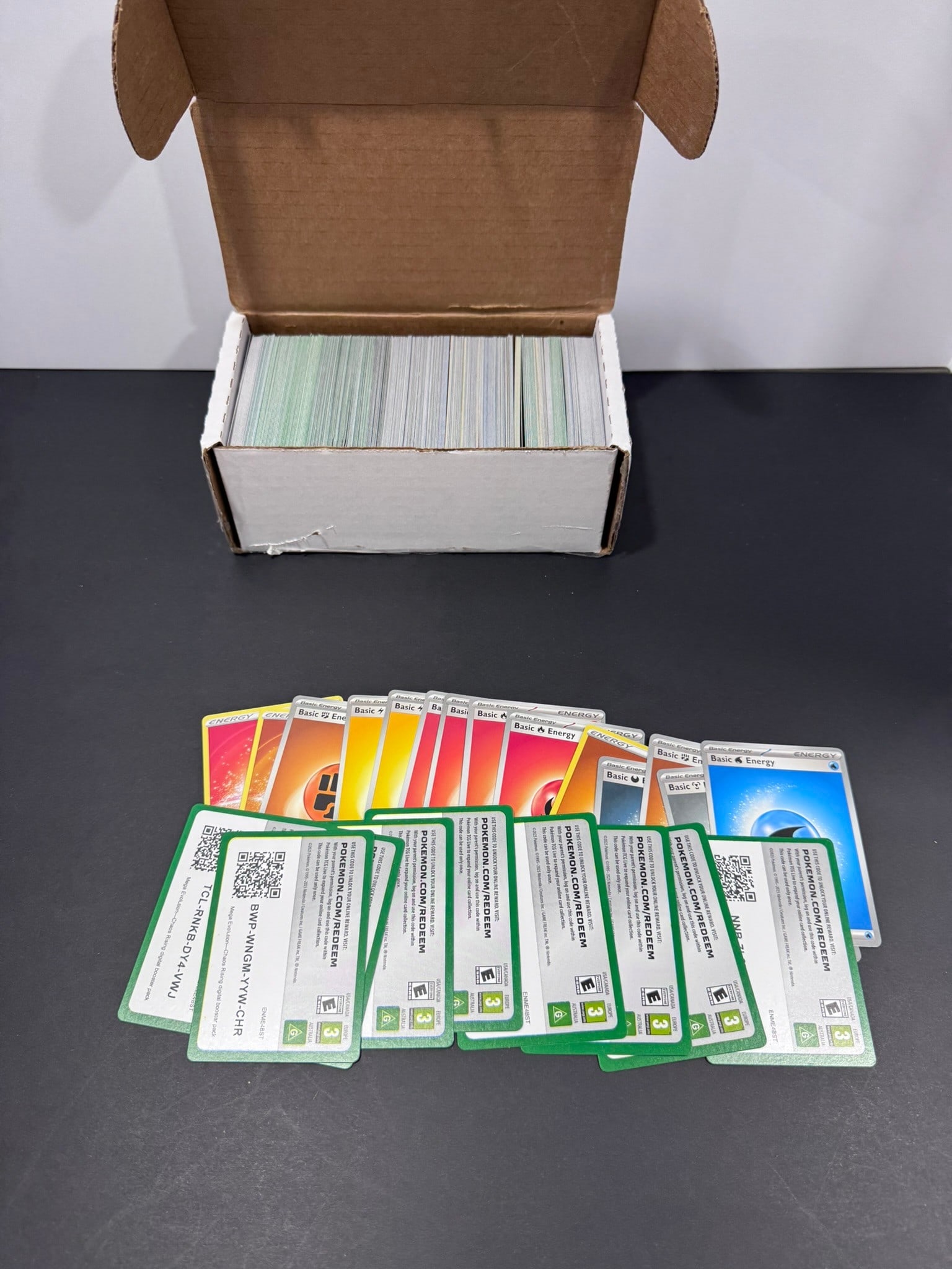 Pokémon TCG Bulk Energy & Unused Code Card Lot (Approx. 600 Cards) (1 of 1)
