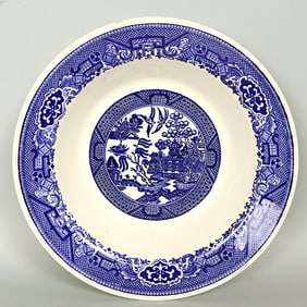 Blue Willow by Royal Sebring Ohio. Very Nice Serving Bowl.