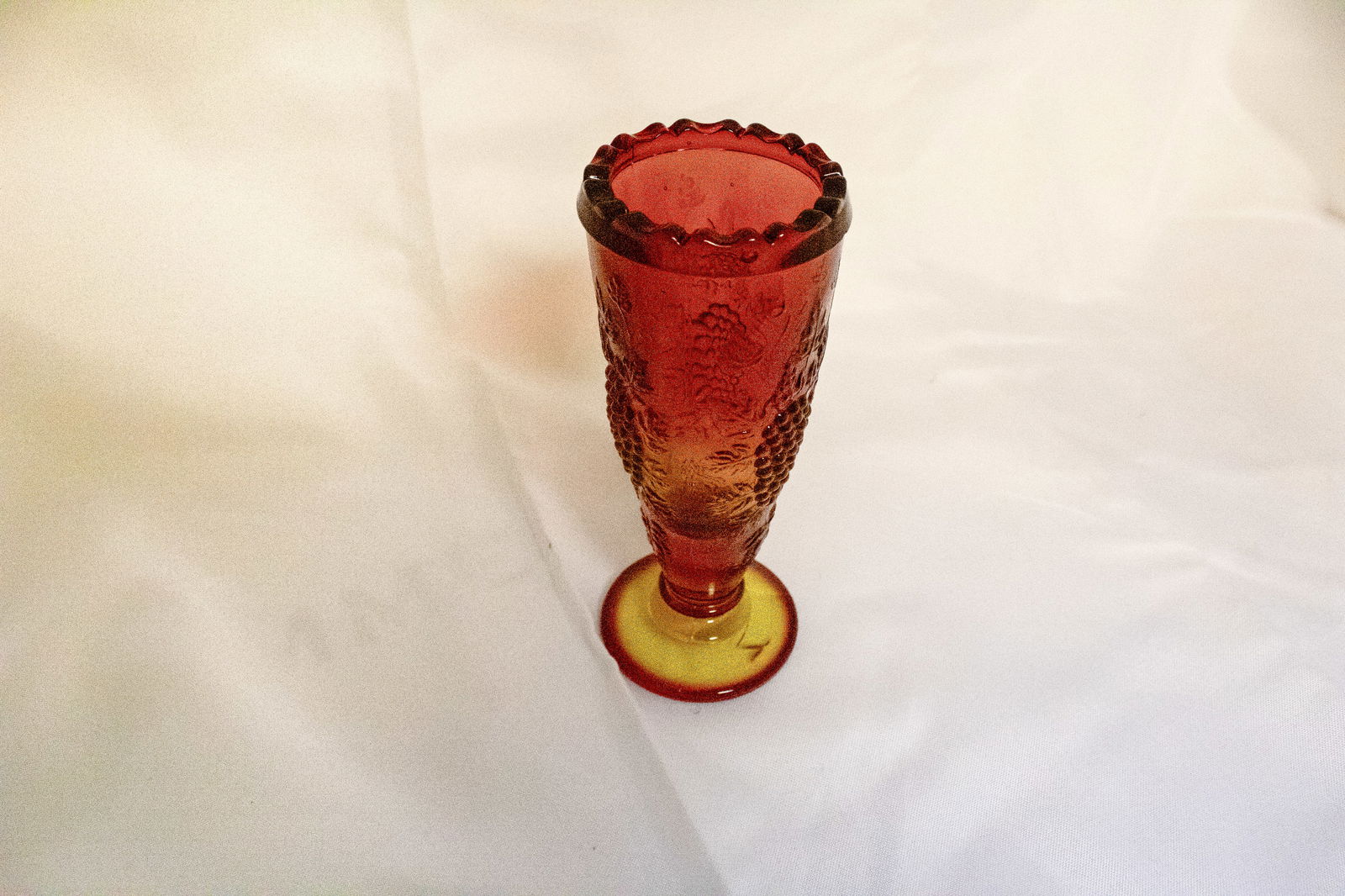 L.E. Smith Amberina Glass Vase (1 of 4)