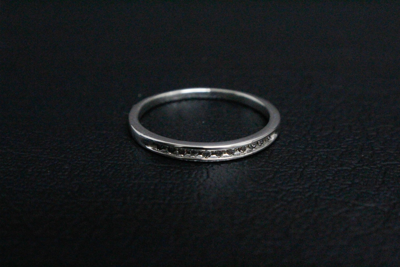 Platina Clear Stone Band: A beautiful platina band featuring a row of clear sparkling stones, combining elegance with modern style. This piece is perfect for adding a touch of sophistication to any outfit. Size 9.