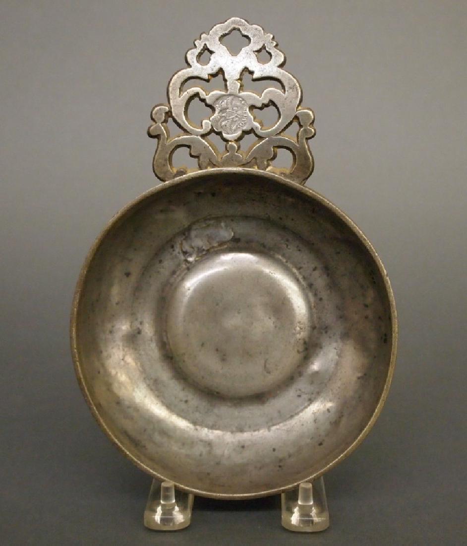 S Hamlin Pewter porringer: An early 19th century Pewter porringer by Samuel E. Hamlin (Providence R.I. 1801-1856). Having a "flowered" form pierced handle with touchmark. Some wear, one with surface corrosion, old repair in bow
