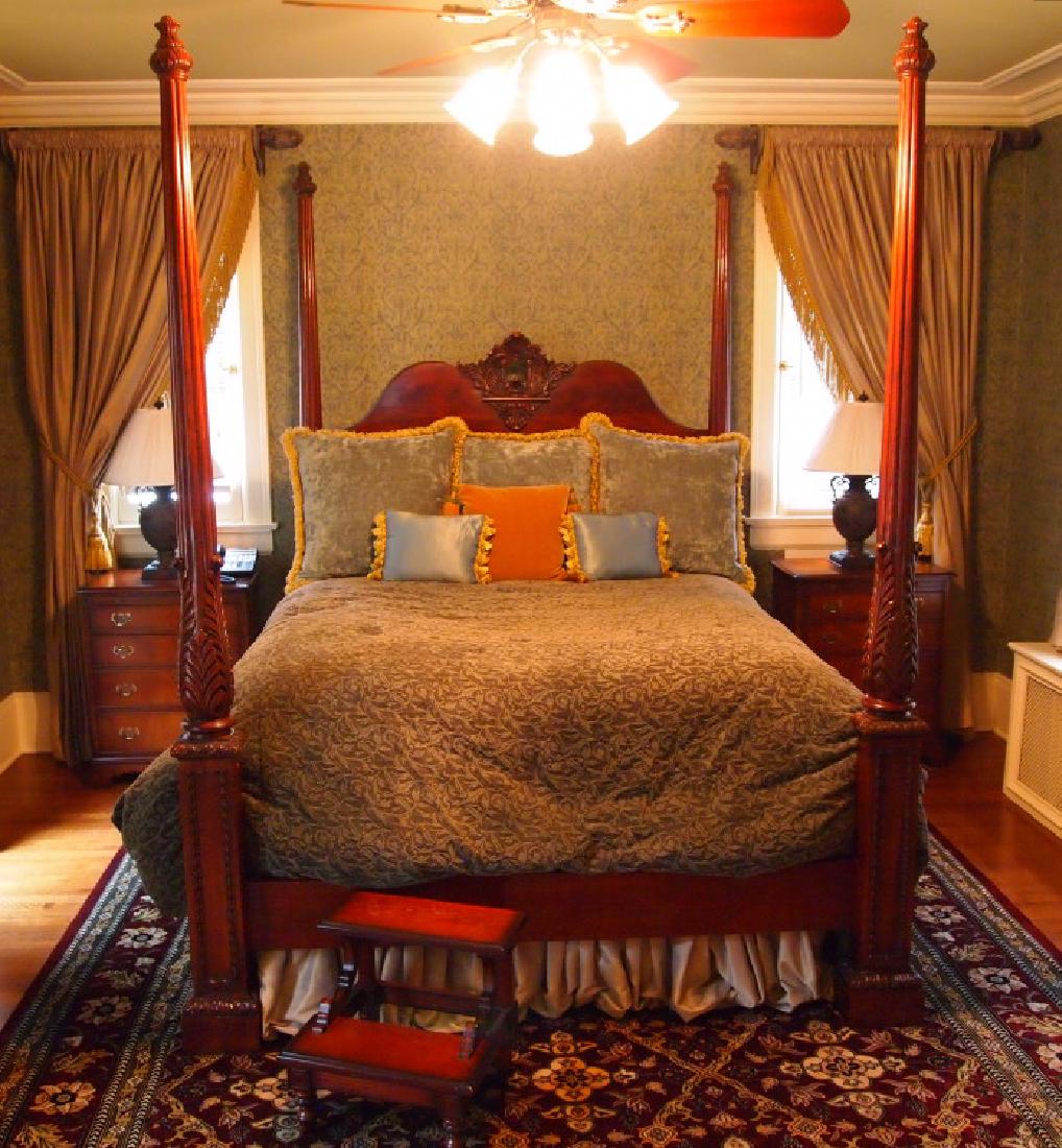 Henredon four-poster bed (1 of 5)