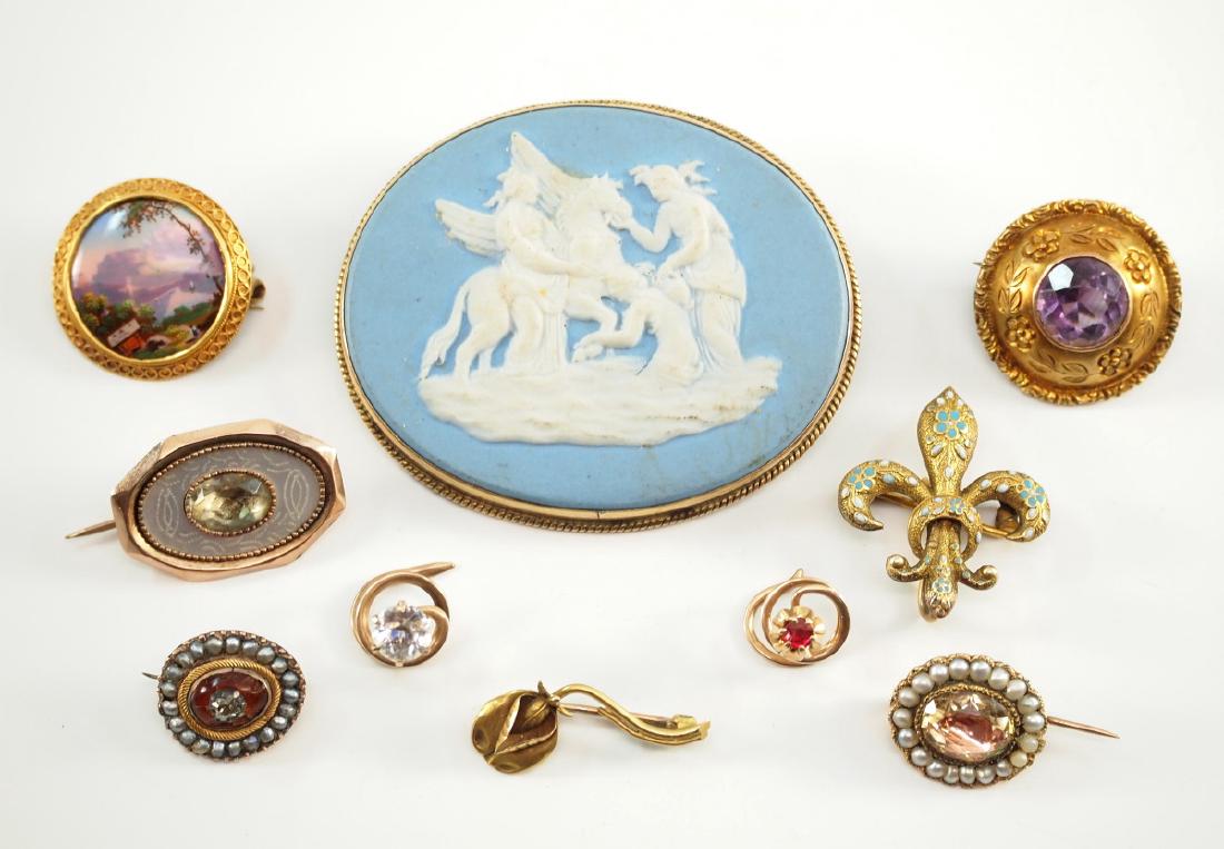 Wedgwood Blue Jasperware Brooch & 9 pins (1 of 1)