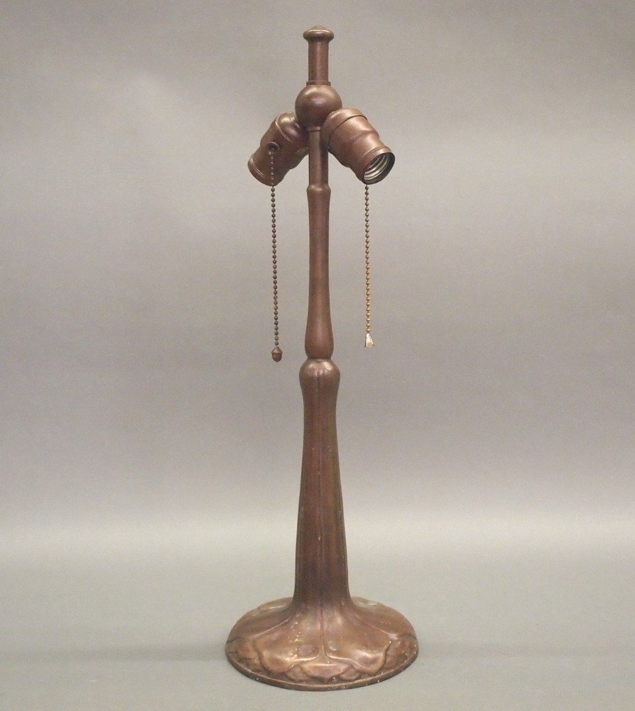 Handel Stylized Leaf Lamp Base (1 of 4)