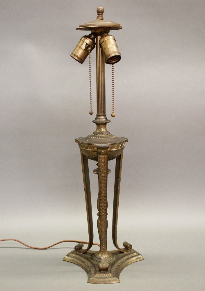 Pairpoint Classical Style Lamp Base (1 of 3)