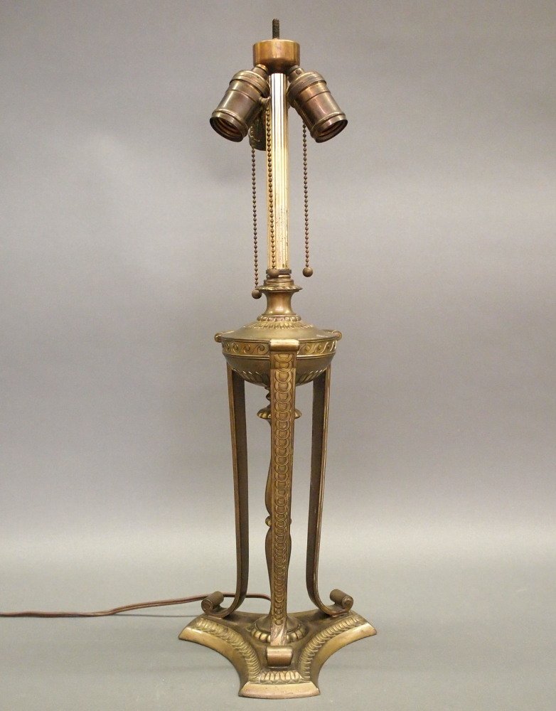 Pairpoint Classical Style Lamp Base (1 of 3)