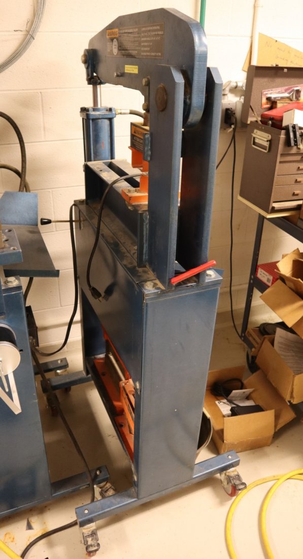 Metal Pro Ironworker 4000 FS: A Metal Pro Ironworker 40 FS machine. 3/4 hp 220v single phase. Slight wear. ESTIMATE $2,000-3,000