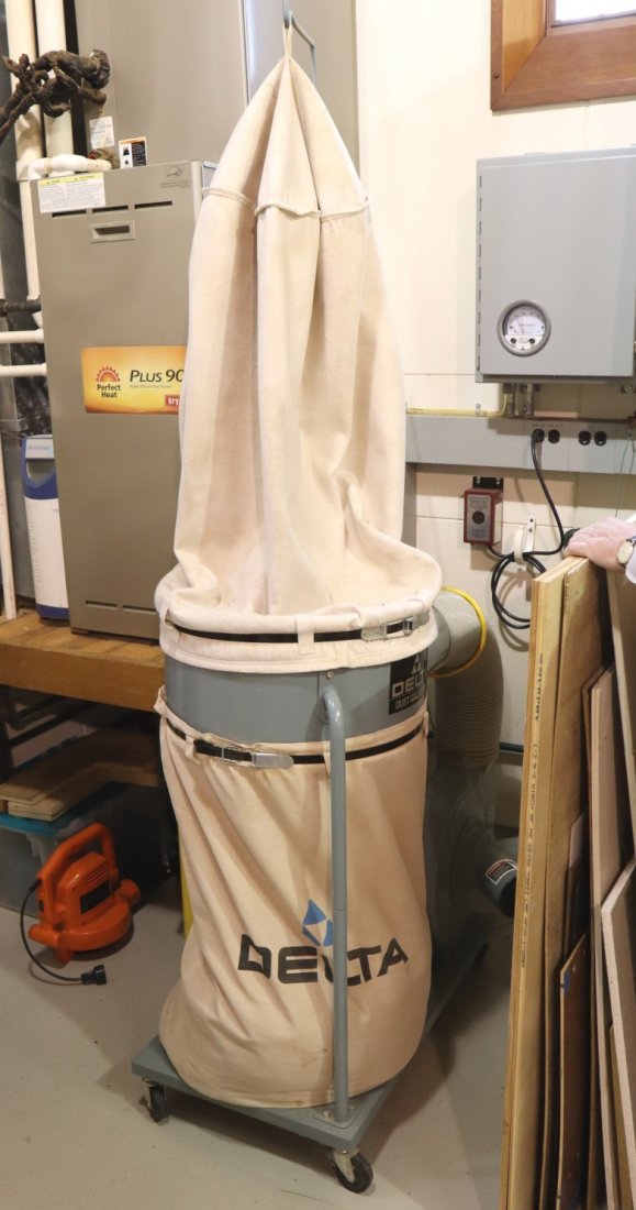 Delta dust collector: Delta dust collector. 220 volt. Minor wear. ESTIMATE $200-400