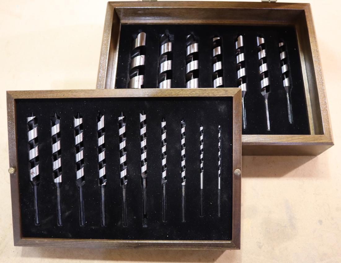Bridge City Auger bits: A set of 17 Bridge City Tool Works auger bits. Walnut box. Slight wear. ESTIMATE $50-100