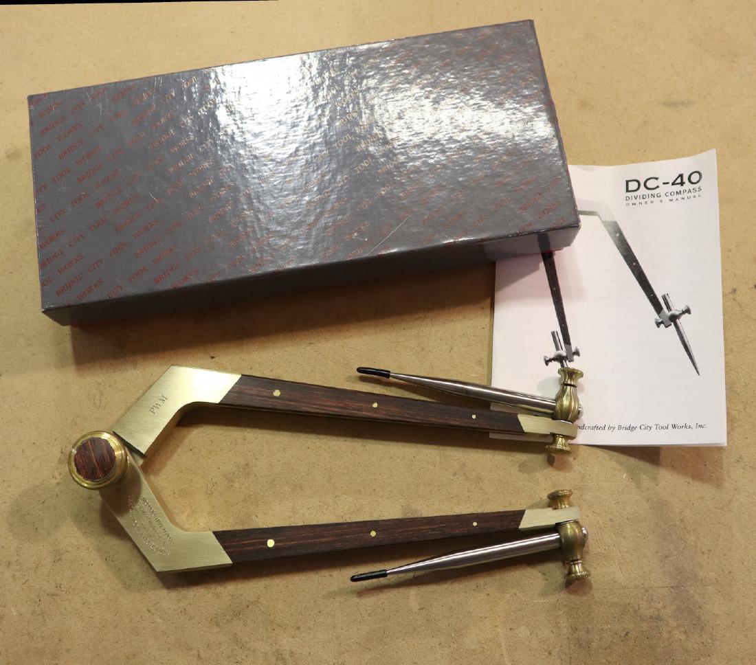 Bridge City Dividing Compass: A Bridge City Tool Works DC-10 dividing compass. Includes paperwork and original box. Only slight wear. ESTIMATE $50-100