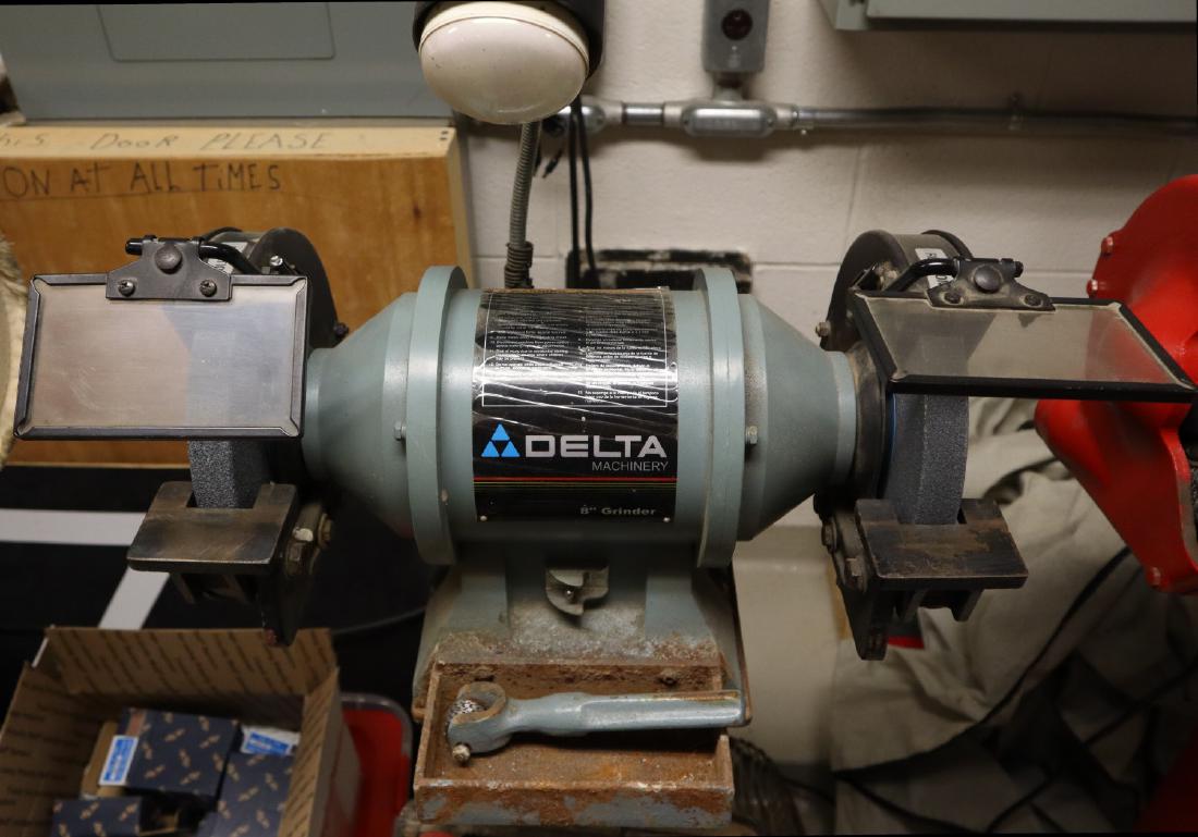 Delta 3/4 hp Grinder: A Delta model 23-730 3/4 hp grinder on stand. Some wear. ESTIMATE $100-200