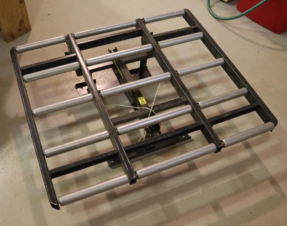 HTC roller table: HTC steel infeed/outfeed table saw roller table. 31 x 37" overall. Some wear. ESTIMATE $30-50