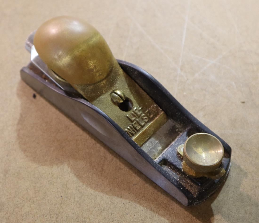 Lie-Nielsen Low Angle Block Plane: A Lie-Nielsen low angle block plane. Some wear. ESTIMATE $30-40