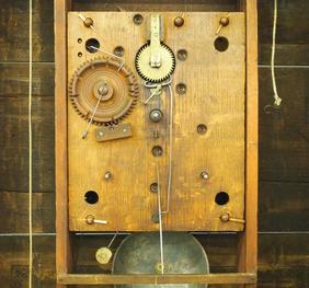 S. Stow Column & Splat shelf clock