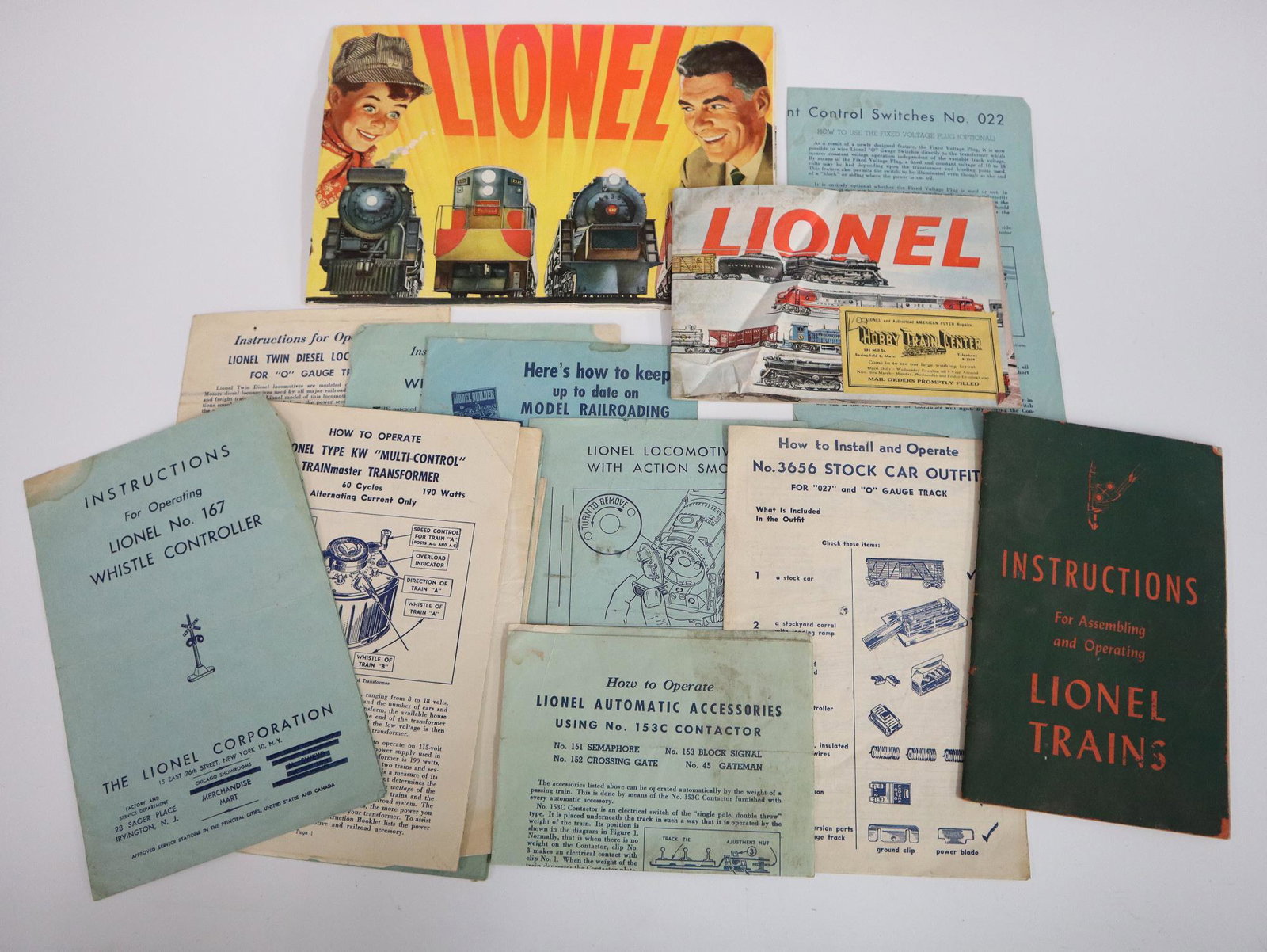 Lionel Catalogs & Ephemera: A Collection of Lionel Catalogs & Ephemera. Including 2 catalogs (1953 and 1954), a 1946 instruction manual and numerous loose sheets of instructional pages for tracks and locomotives. Wear, rippling,