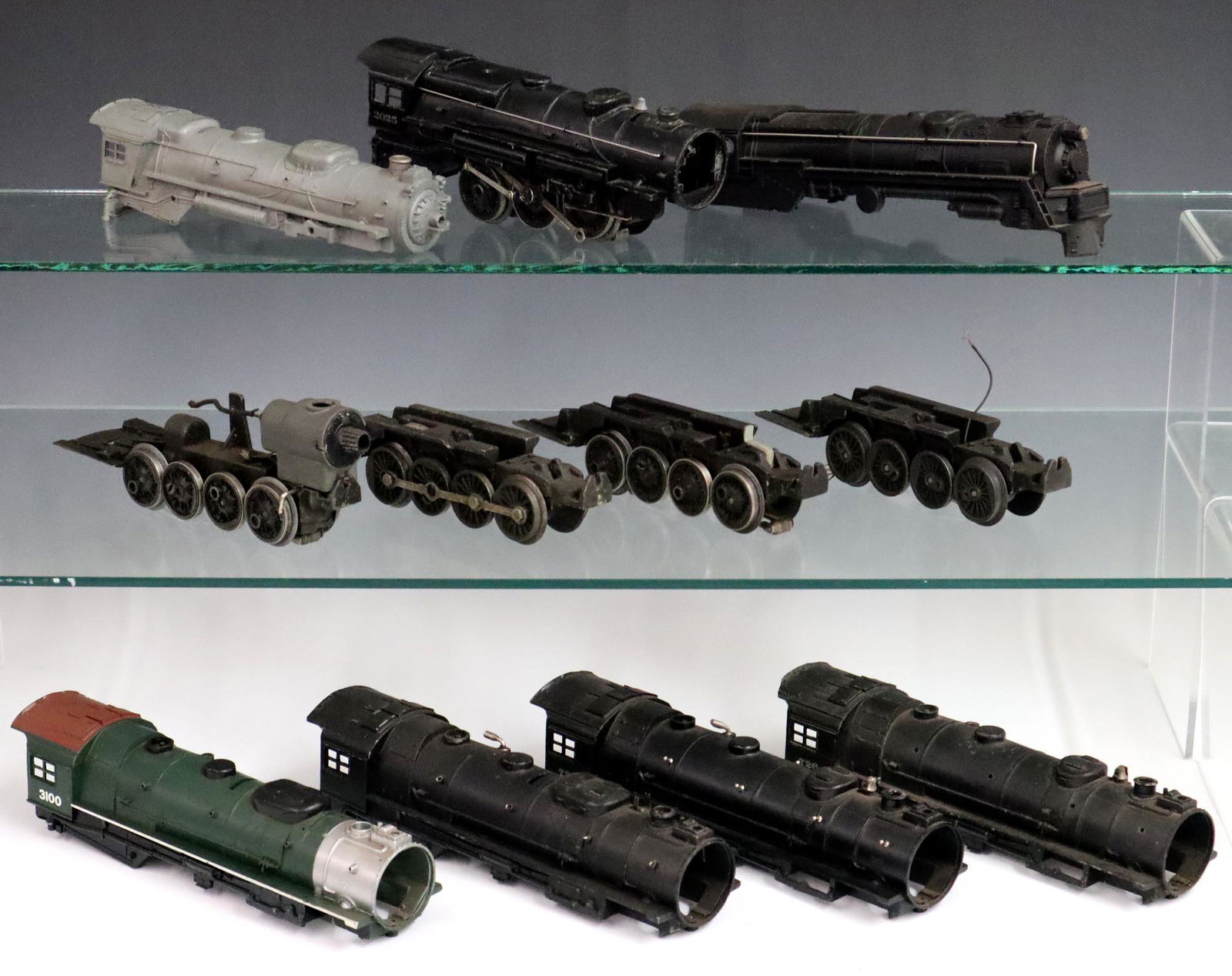 7 Lionel Locomotives: Seven Post-War Lionel O Gauge Locomotives. All are incomplete and/or unassembled; some are numbered and include 3100, 671, 726 (2), and 2025. As is condition. Up to 10 3/4" long. ESTIMATE $50-100