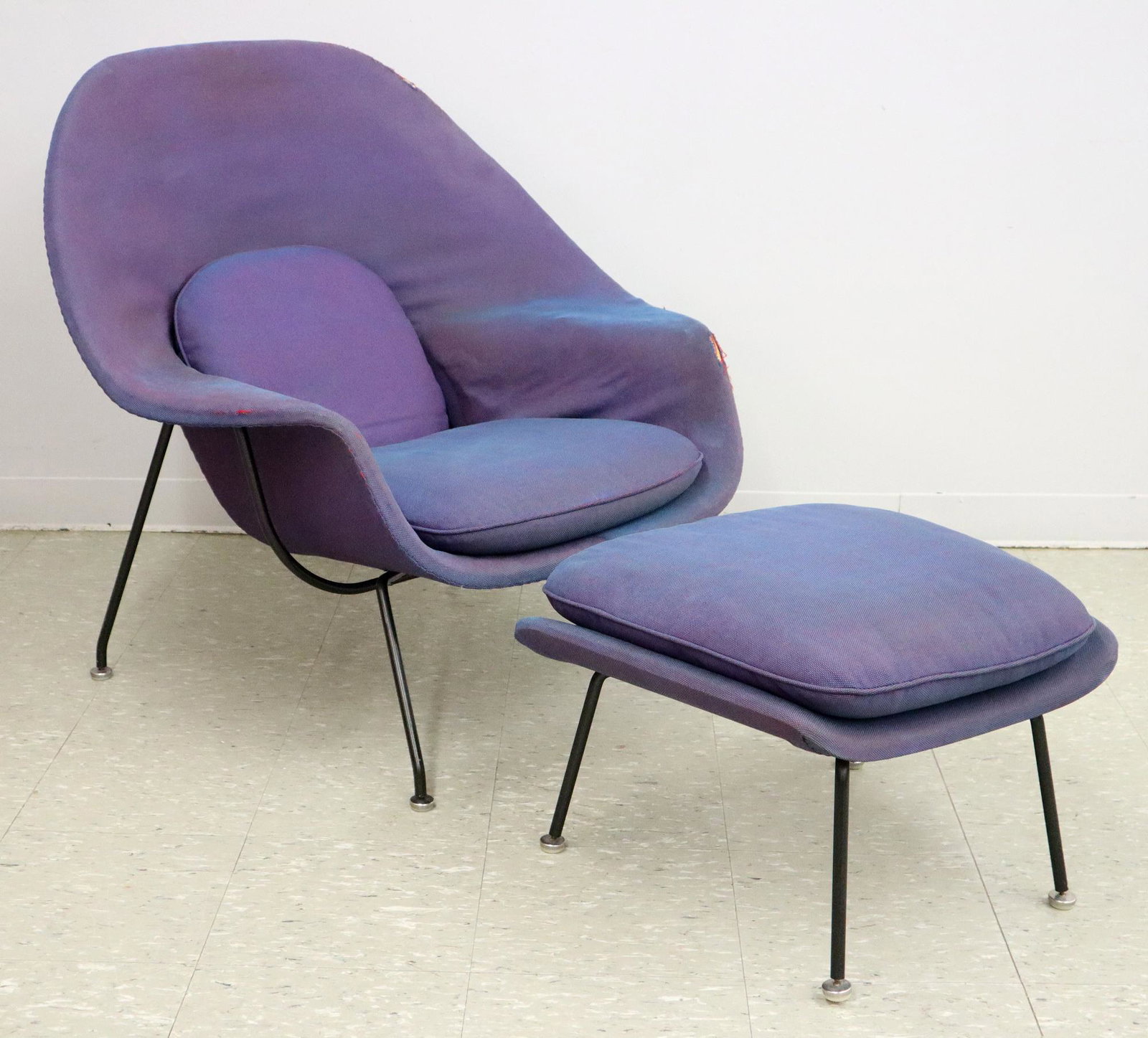 Saarinen Womb Chair & Ottoman: A Mid-century Eero Saarinen for Knoll "Womb" Chair & Ottoman. Blue upholstered chair and ottoman with three removable cushions and black enameled legs. Ottoman with Knoll label. Upholstery quite worn 
