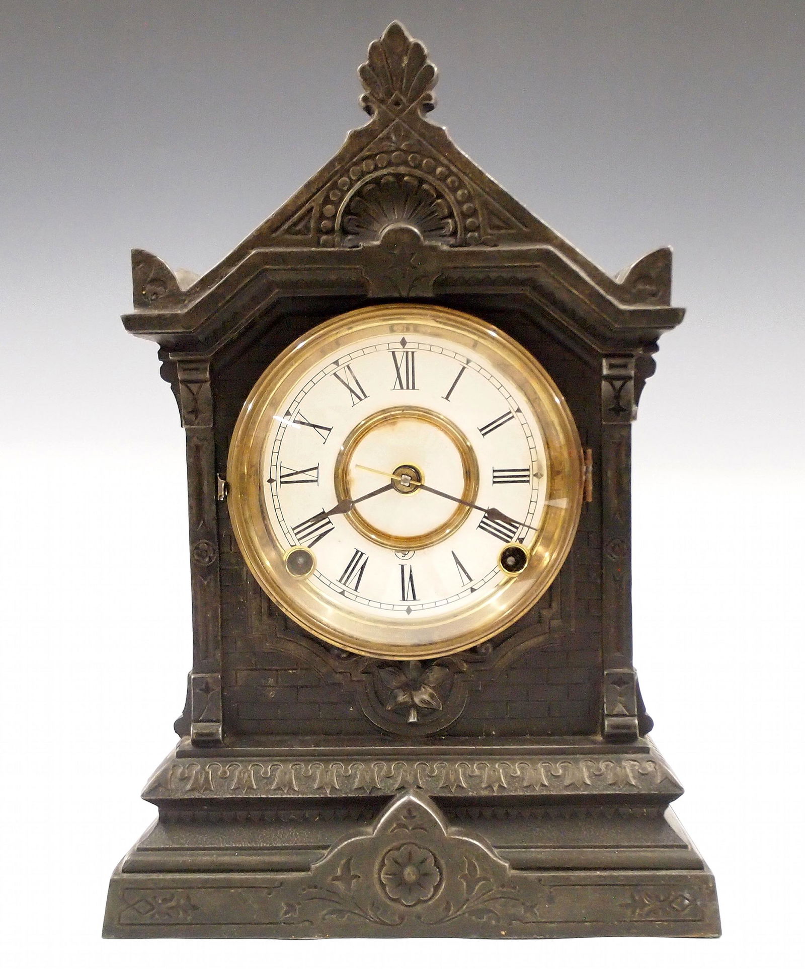 Cast Iron Mantle Clock (1 of 4)