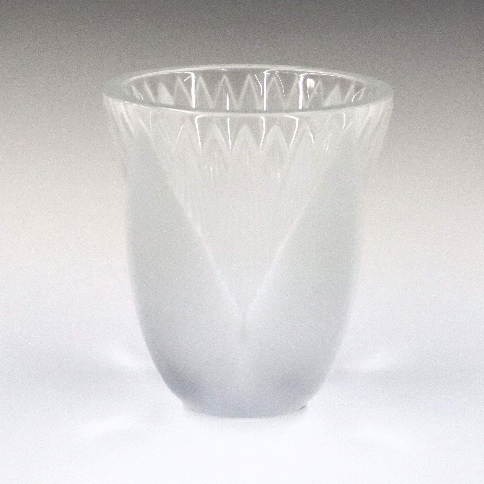 Lalique Thebes Vase (1 of 3)