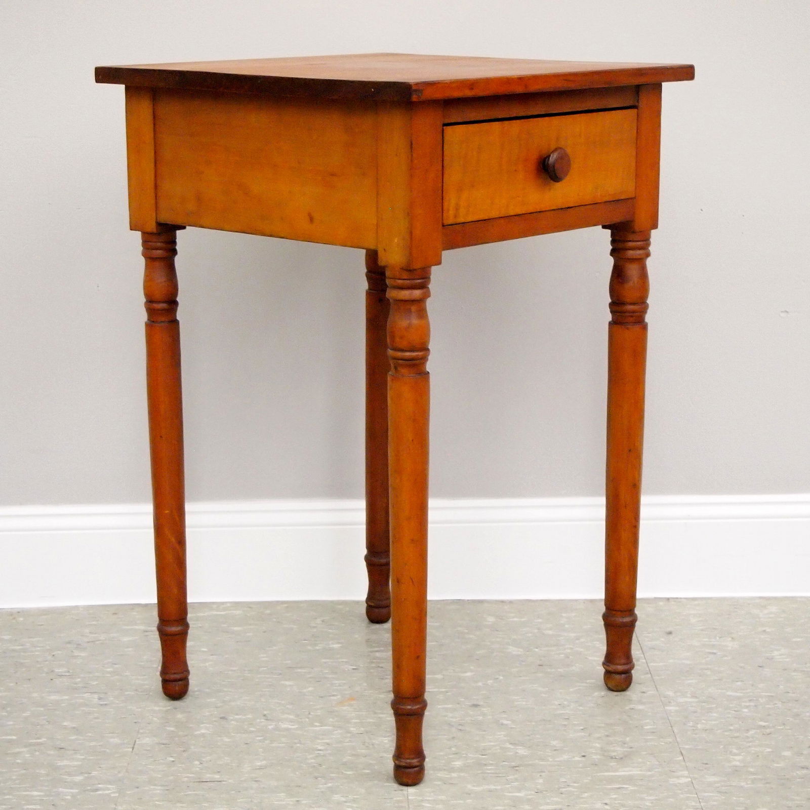 Country Sheraton Lamp Table (1 of 3)