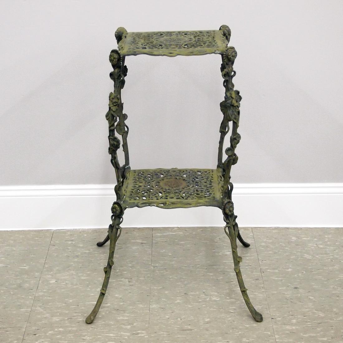 Victorian Style Plant stand (1 of 2)