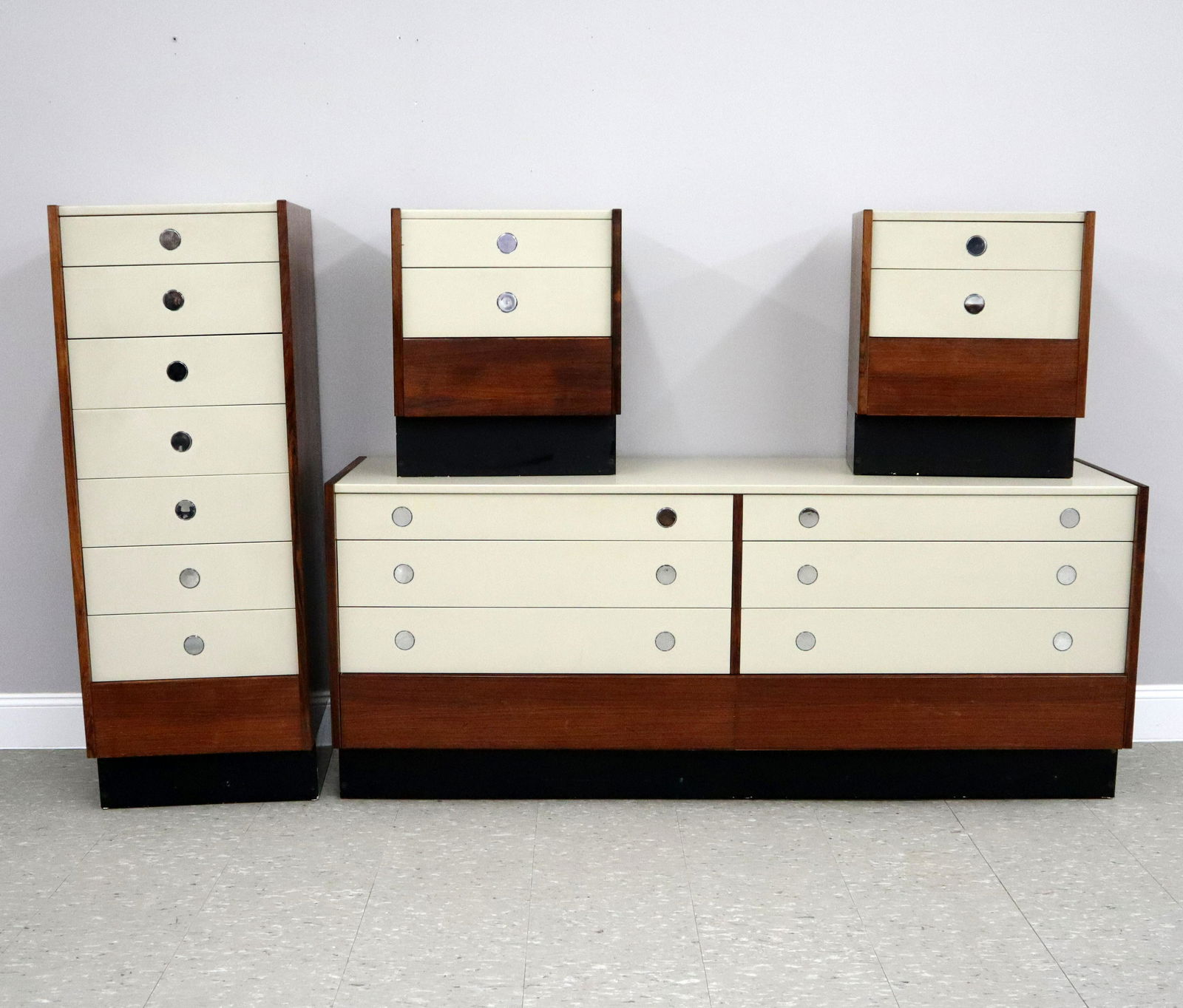 4 pc Dyrlund Bedroom Set (1 of 6)