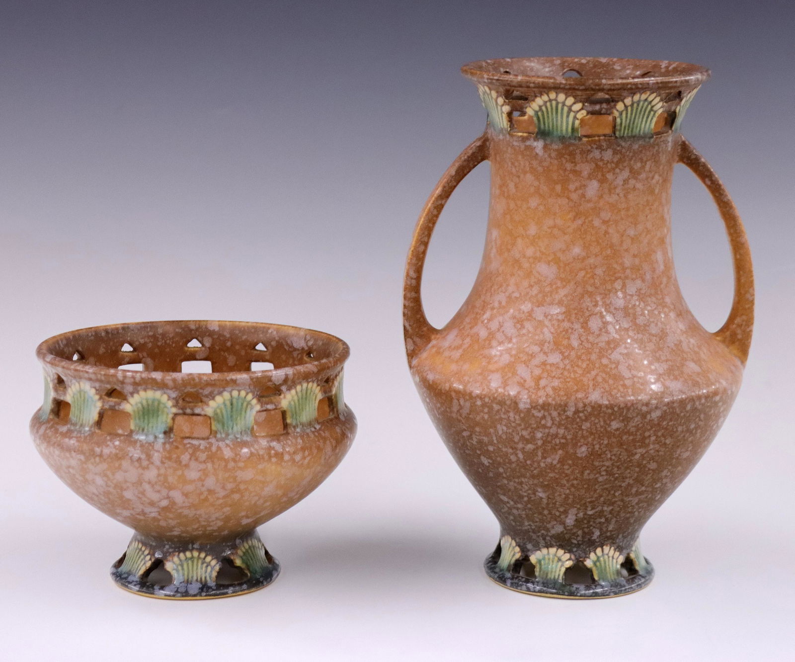2 pcs Roseville Art Pottery (1 of 2)