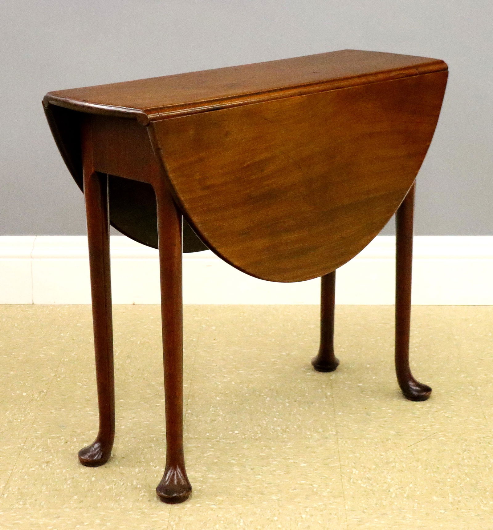 Queen Anne Drop Leaf Side Table (1 of 5)