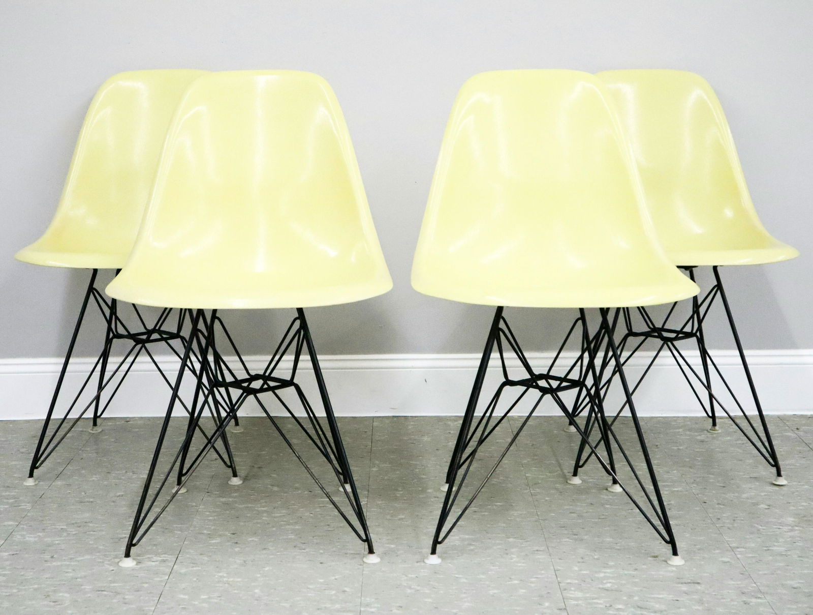 4 Eames Eiffel Shell Chairs (1 of 6)