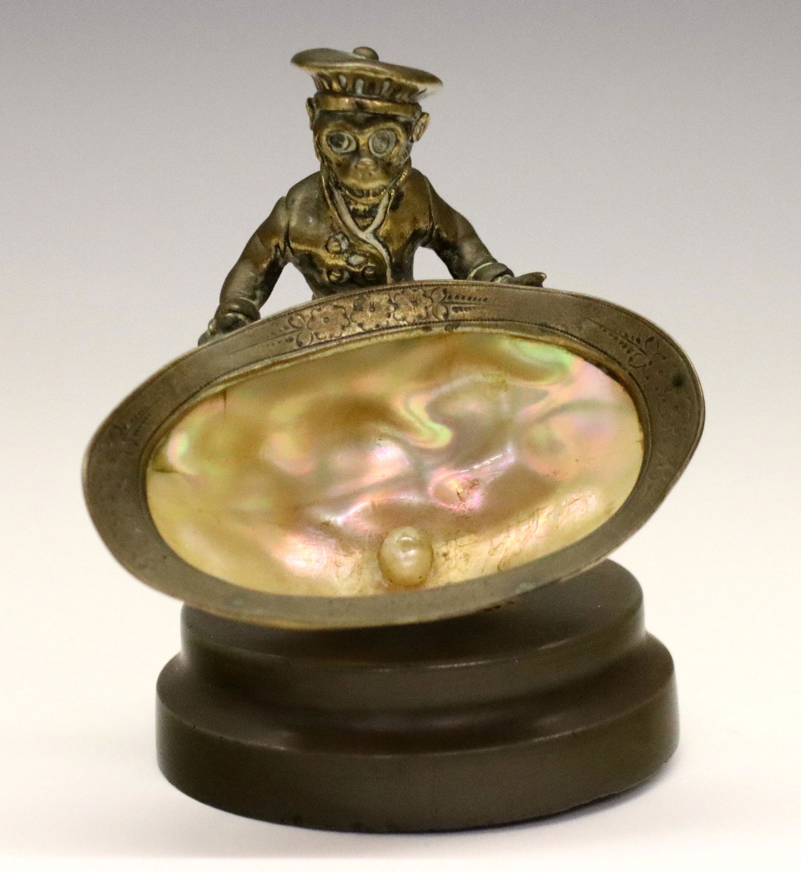 Bronze & MOP Monkey Master Salt (1 of 3)