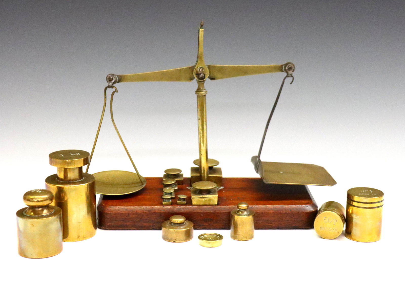 Victorian Postal Scale & Weights (1 of 1)