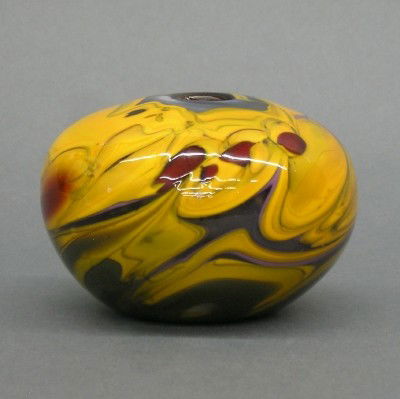 Leon Applebaum vase: Leon Applebaum, born Toledo, Ohio 1945, Art Glass vase. Multi-color pulled iridescent design on a Green/Grey body. Etched signature "Leon Applebaum '78". Slight wear. 4" diameter. ESTIMATE $50-100